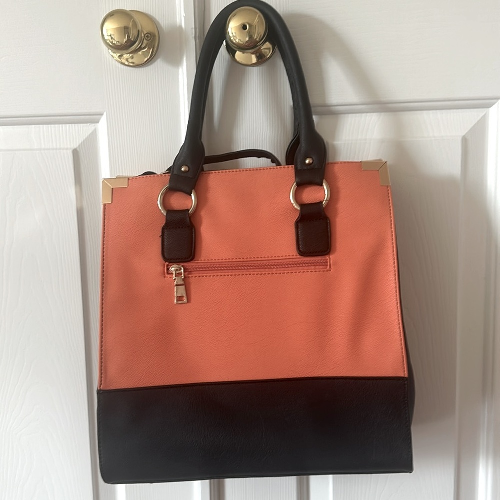 New handbag - Picture 3 of 5